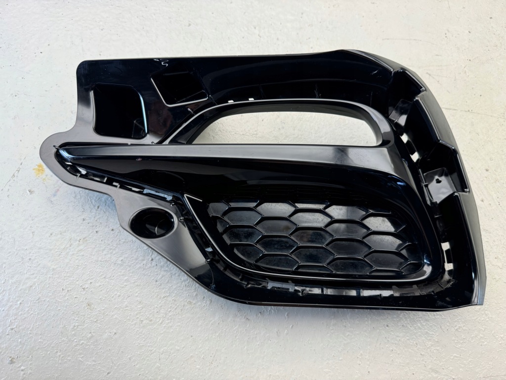 фото №1, Mg zs 17r- решётка решётка радиатора бампера перед правая передняя 10694866