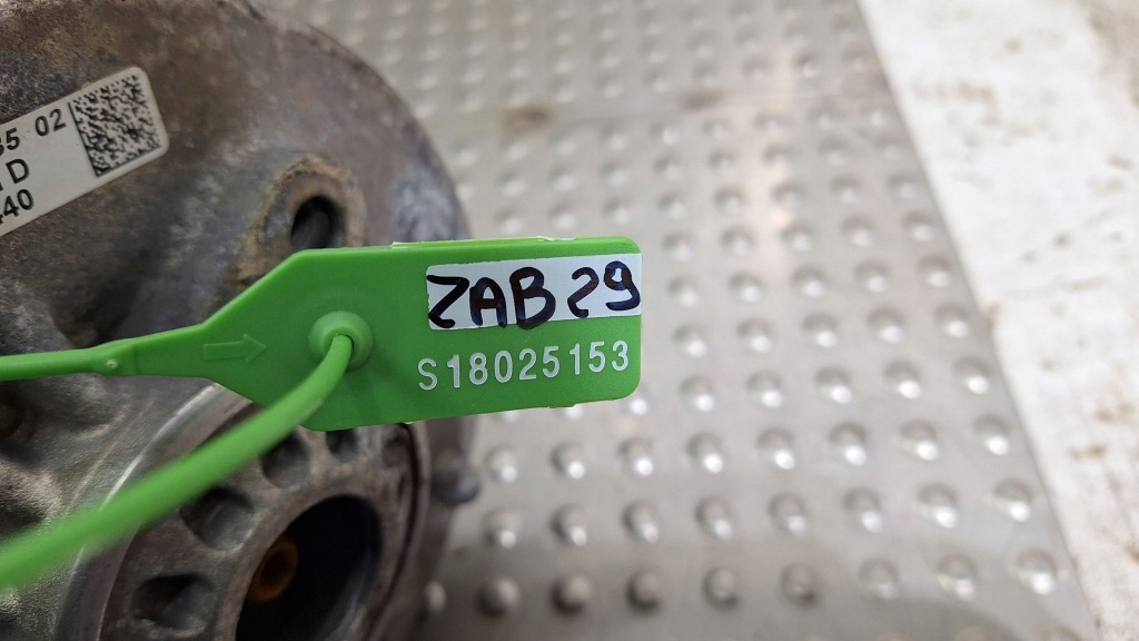 Поворотный кулак амортизатор правый  перед 6792286 6862171 bmw f20 f21 f23 Цена