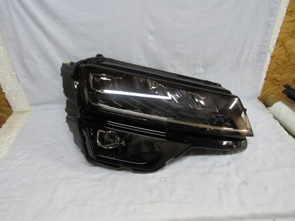 фото №1, Правая skoda karoq full led идеальное состояние комплектная europa