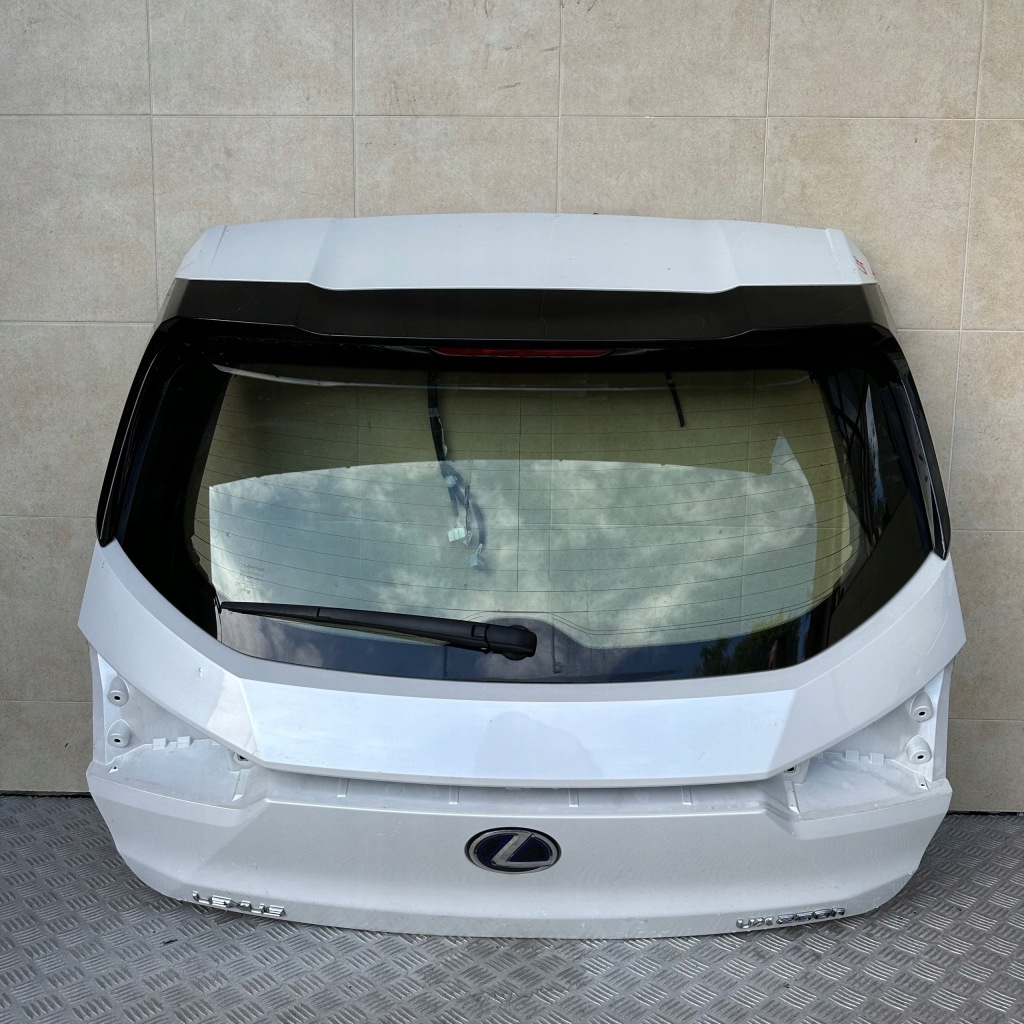 Купити Кришка багажника задня lexus ux 250h hybrid 2019 rok камера