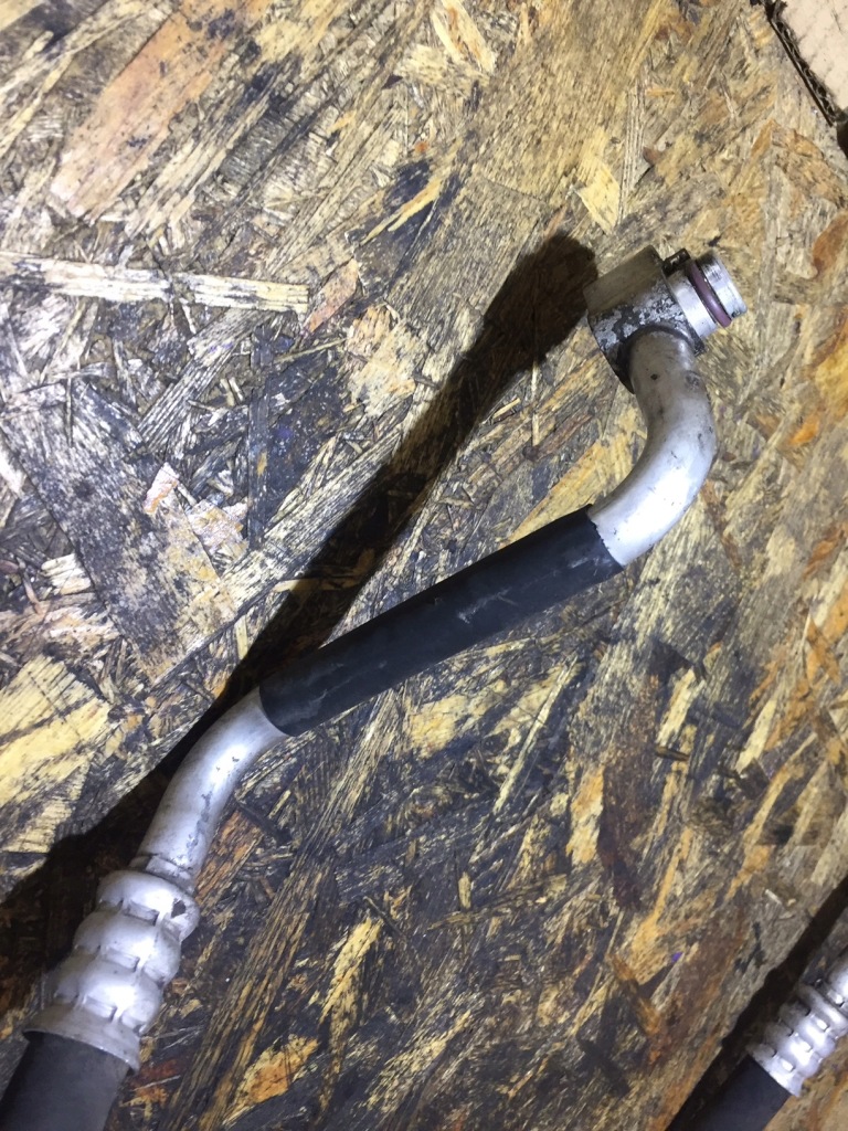 Audi a4 b8 a5 шланг патрубок кондиціонера 8t0260701n Зі Шроту