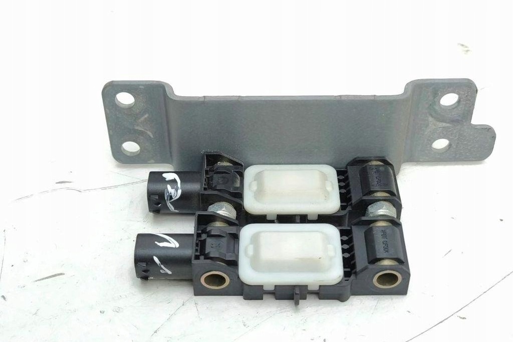 фото №8, Передний левый датчик удара chrysler voyager iv rg, rs 04671779ac 2.8l