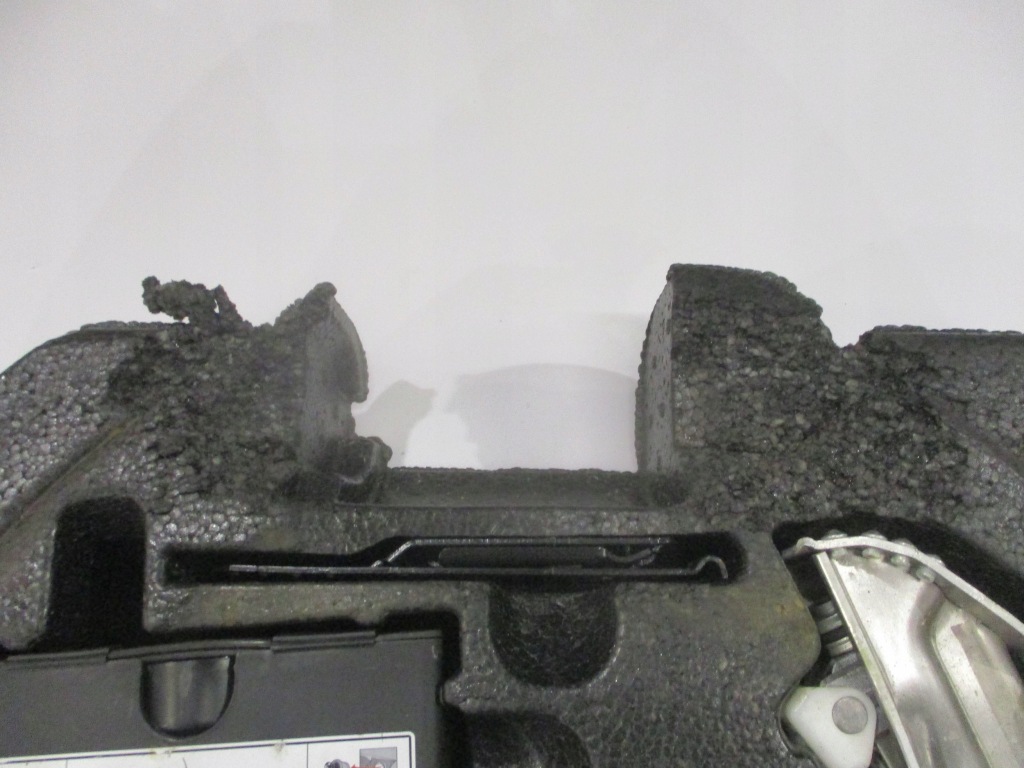 Вкладыш багажника набор ремонтный кулиса ключ mercedes slk r171 с Разборки