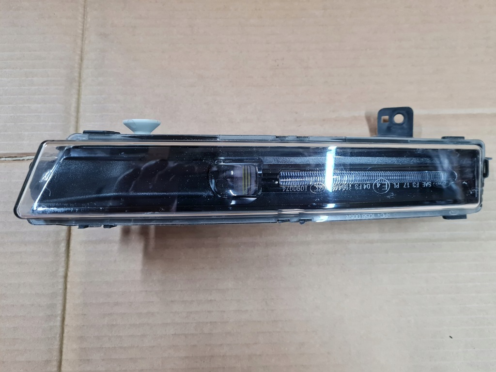 фото №1, Jaguar f-pace противотуманная фара led правый jpla-15200-ac