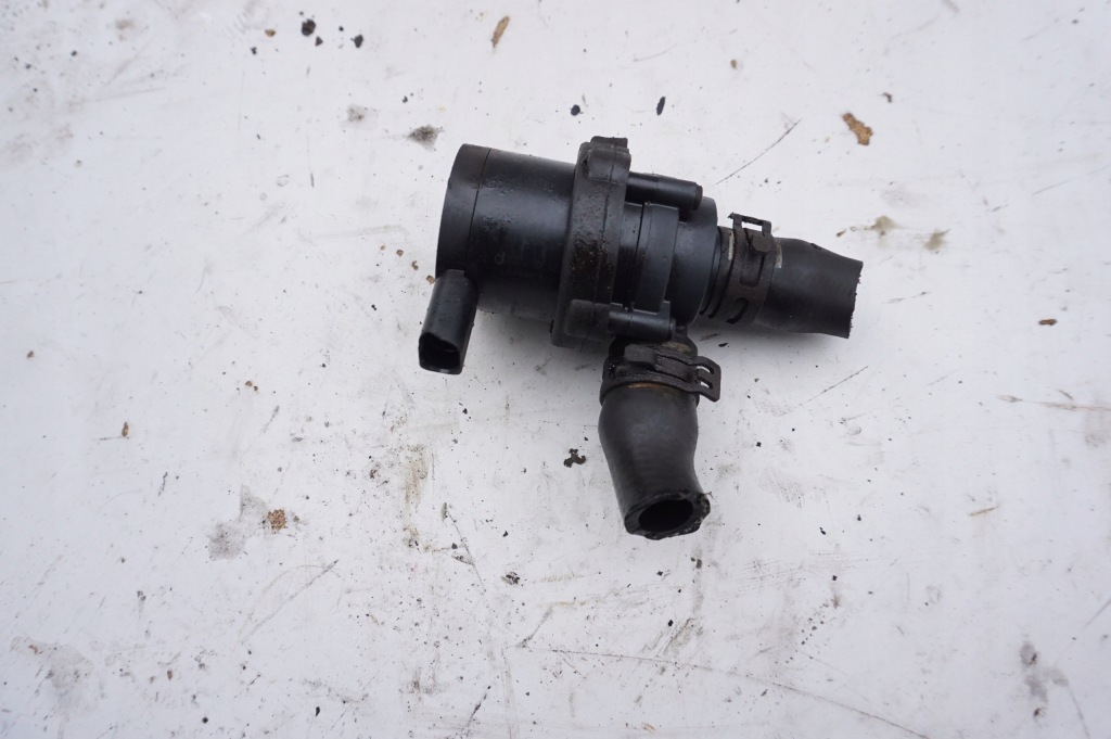 Купити Помпа рідина 7l0965561 volkswagen touareg 7l