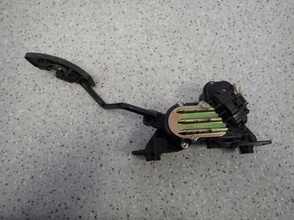 фото №3, Mitsubishi grandis 2.0 did 04-11 педаль газу