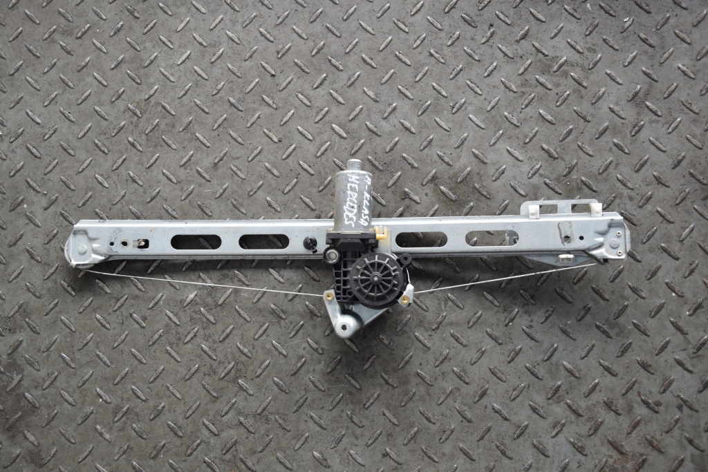 Купить Подъемник электрический правый перед mercedes a140