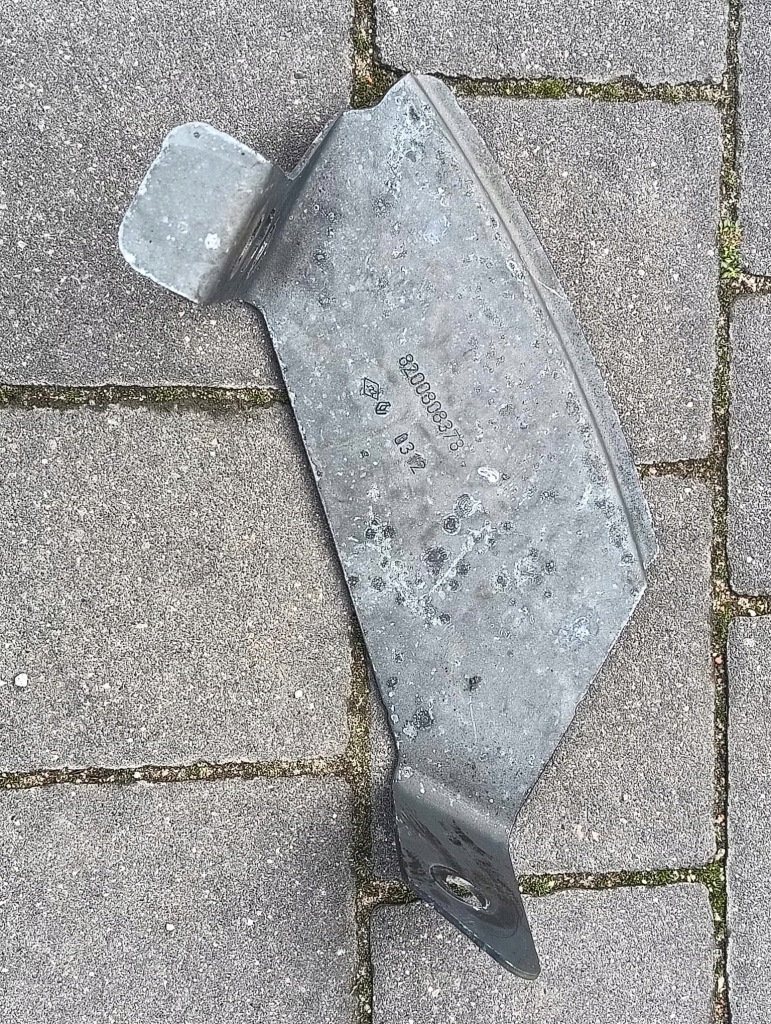 Купити Кронштейн кронштейн бампера правий перед 8200808378 renault master iii 2010-