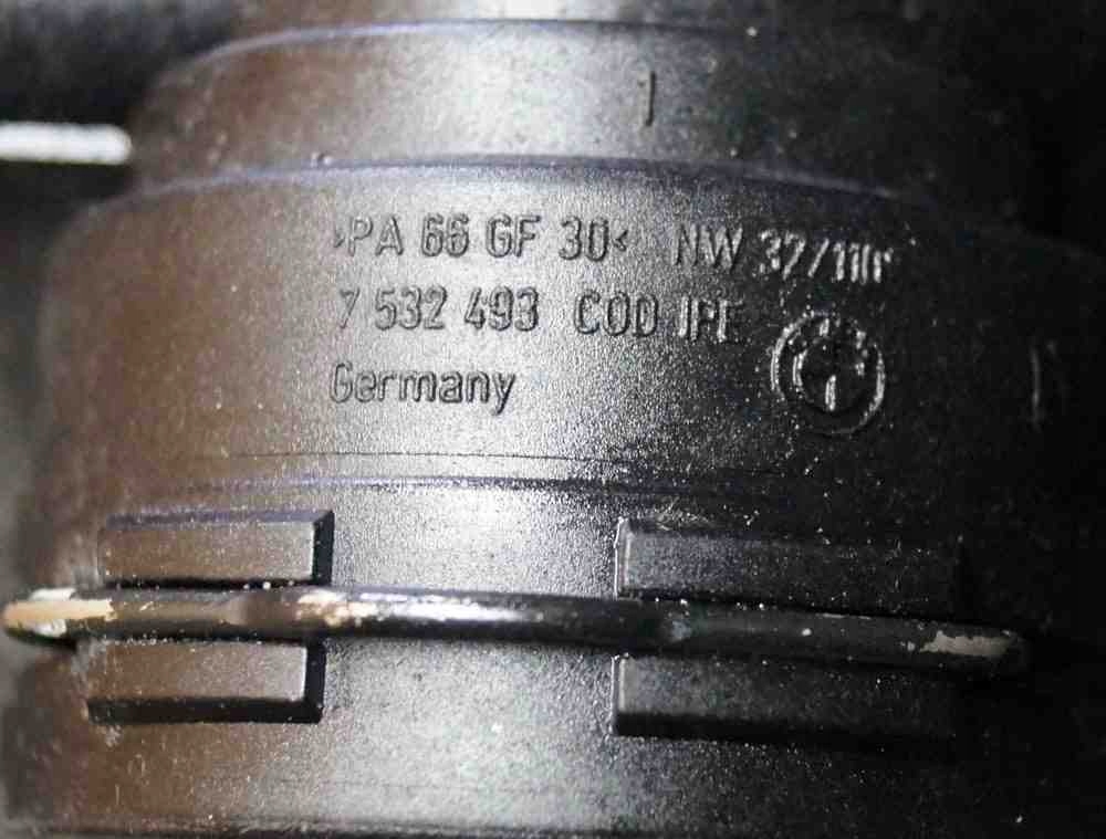 Левая шланг радиатора bmw 3 кабриолет  e93 161880107532493 1911817 2.0l Недорого