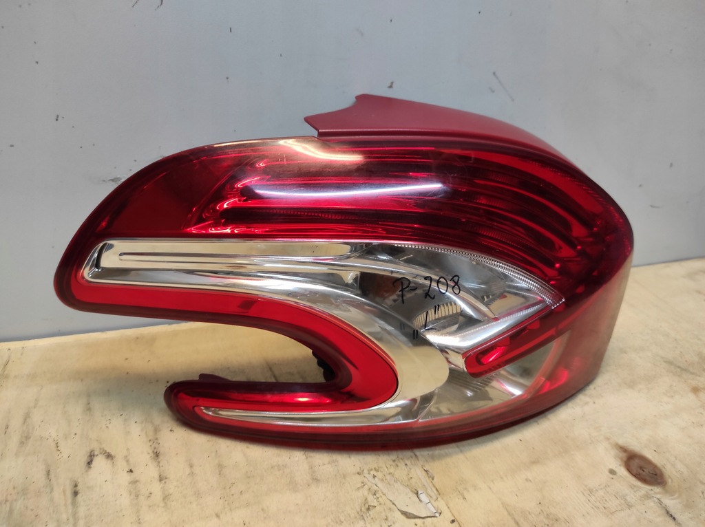 фото №1, Лампа задняя левая peugeot 208 led