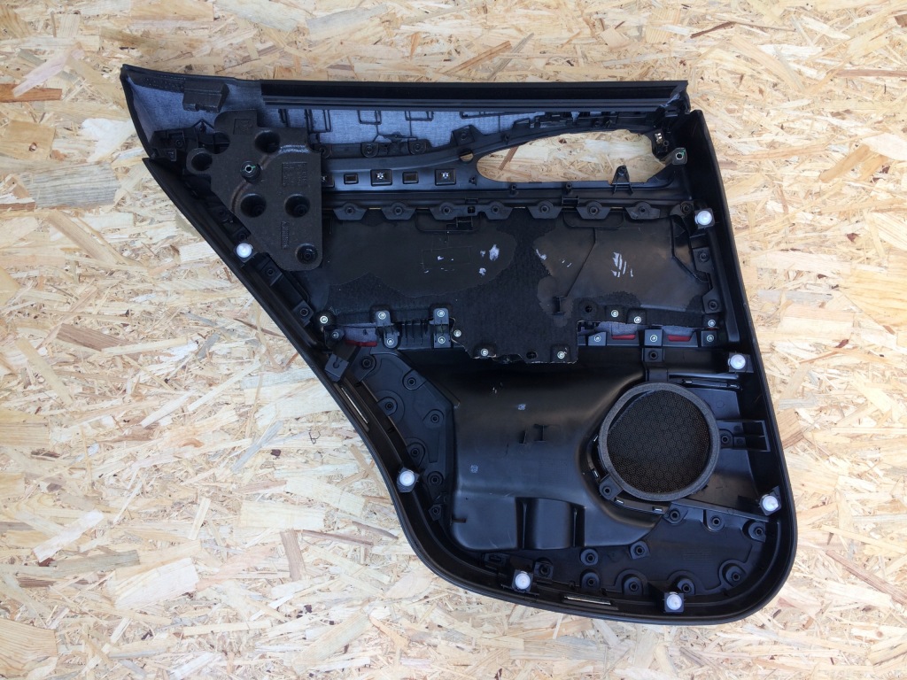 фото №4, Обшивка правый задняя кожа led alfa romeo stelvio q4