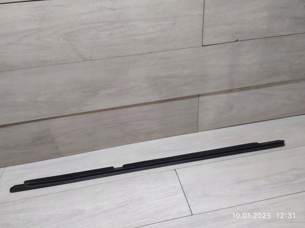 10891. mercedes w167 молдинг уплотнитель левый задний  a1677305311 в Украине