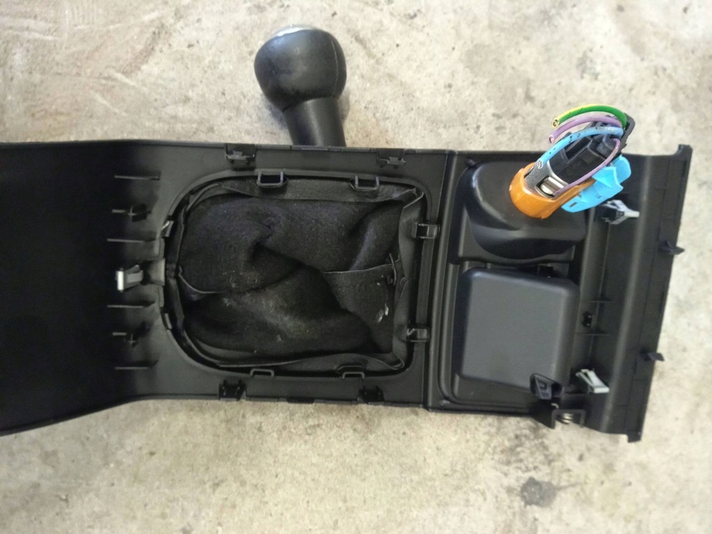 фото №8, Peugeot 207 2008 панель пепельницы передней туннель среднего 9651921177