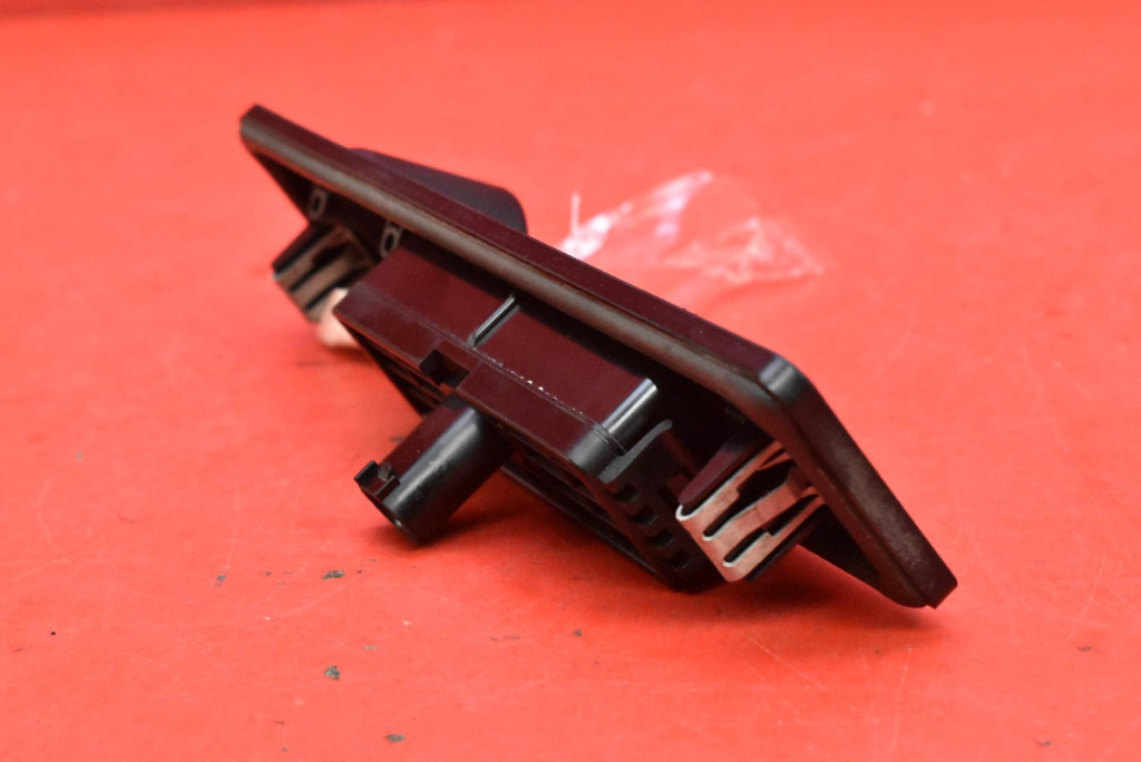 Ручка кнопка кришки задній tesla model y 20- в Україні