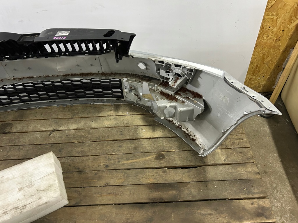 Бампер перед передний skoda octavia iii 5e0 bez отверстий + решётка радиатора Киев