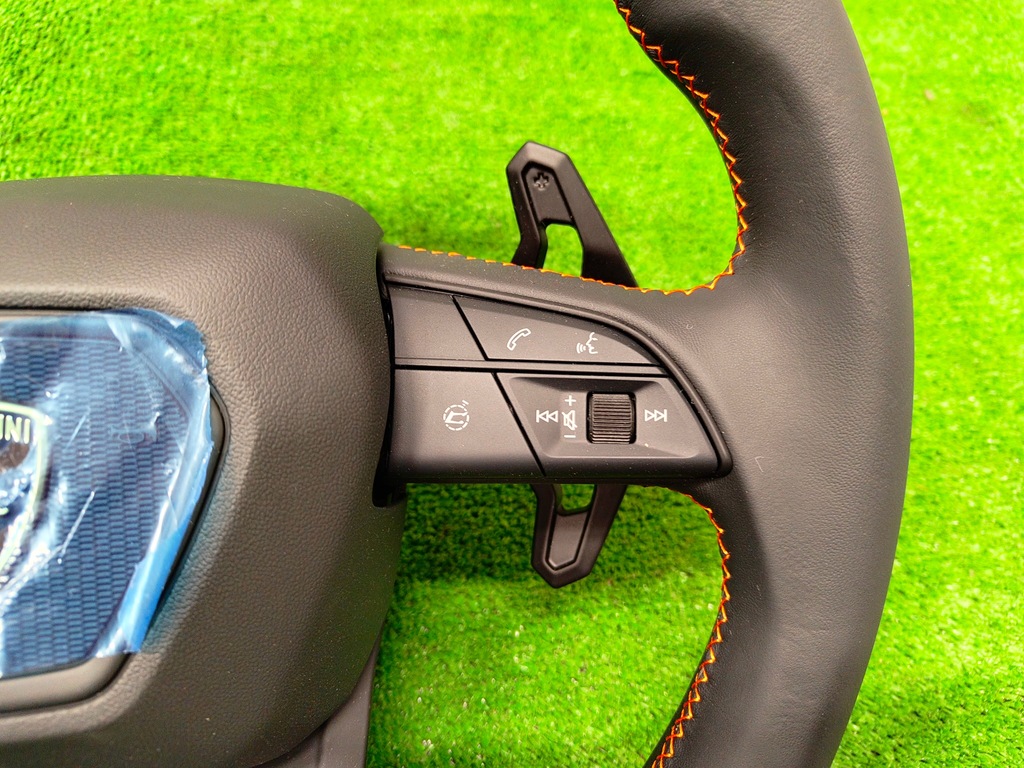 фото №6, Lamborghini urus воздуховод лепестки переключения czerwona nić