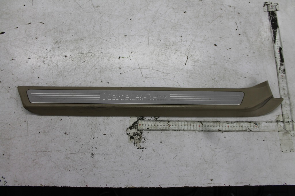 фото №1, Mercedes-benz оригінальний номер a2076800235 молдинг поріг накладка