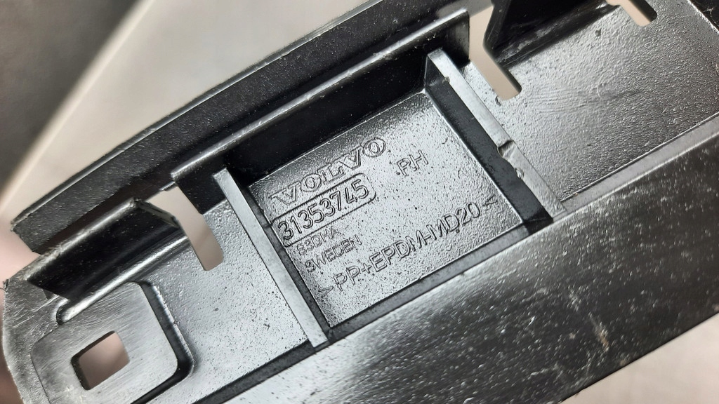 фото №7, Напрямна бампера задня задній правий 31353745 volvo xc90