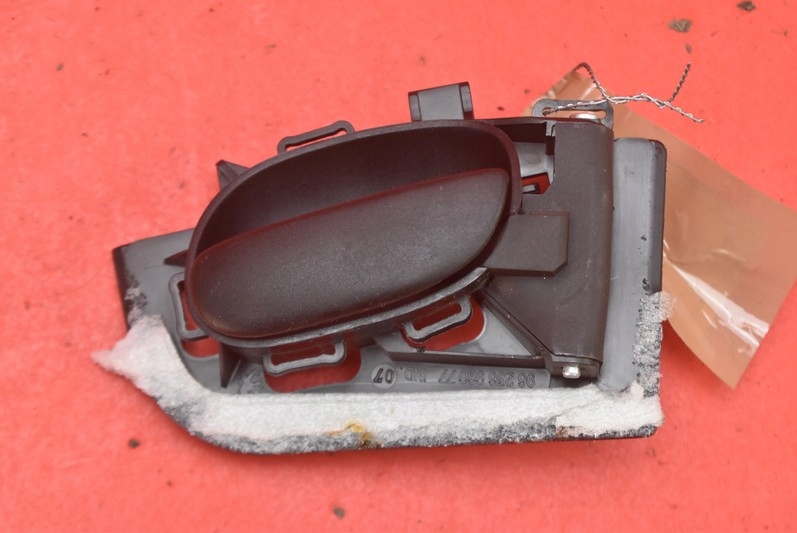 фото №1, Ручка внутренняя правая перед peugeot 206+ plus 3d