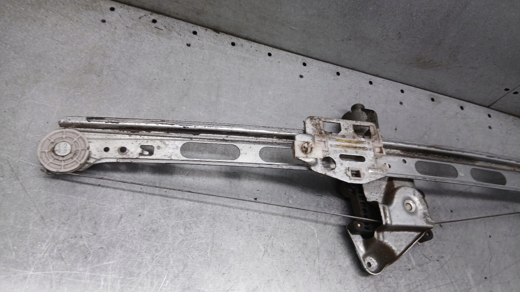 Подъемник левое  перед mercedes benz a-klasa w 168 1.7cdi 97-01r Недорого