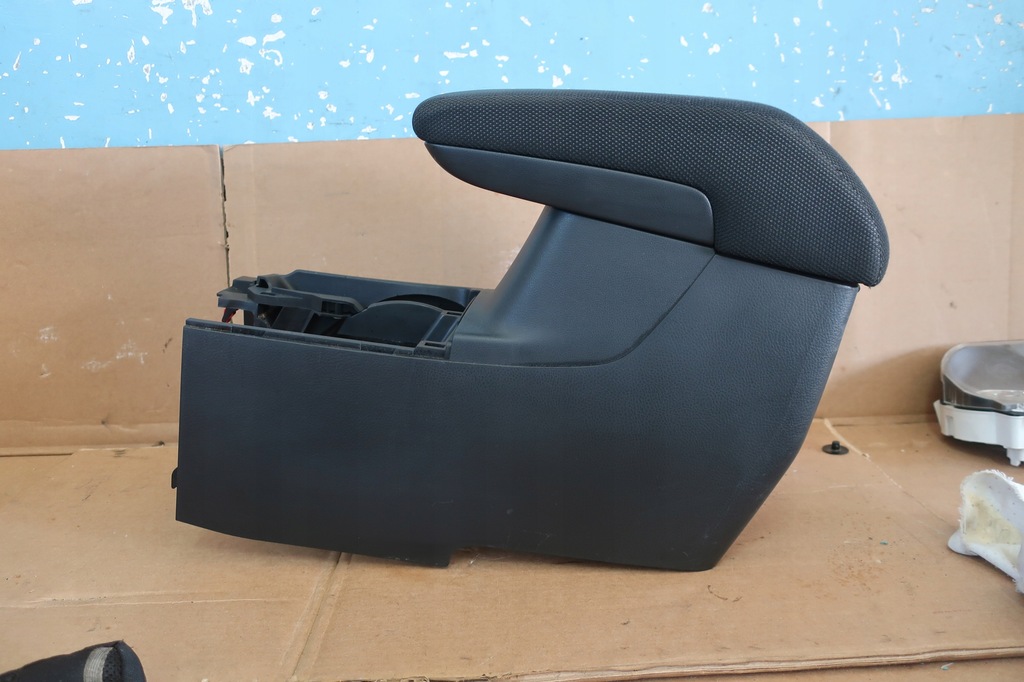 фото №4, Outlander 1 i туннель средний подлокотник 03-06 eu