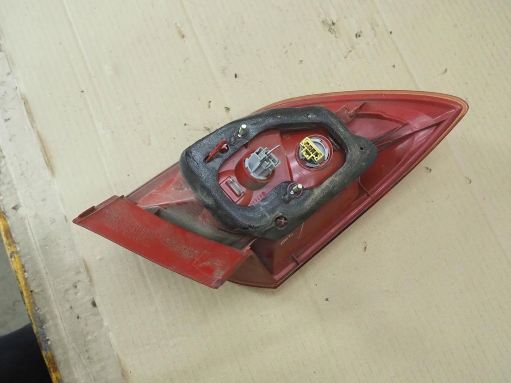 фото №16, Лампа права задня задня mazda 3 1 i bk hb 5d 04r