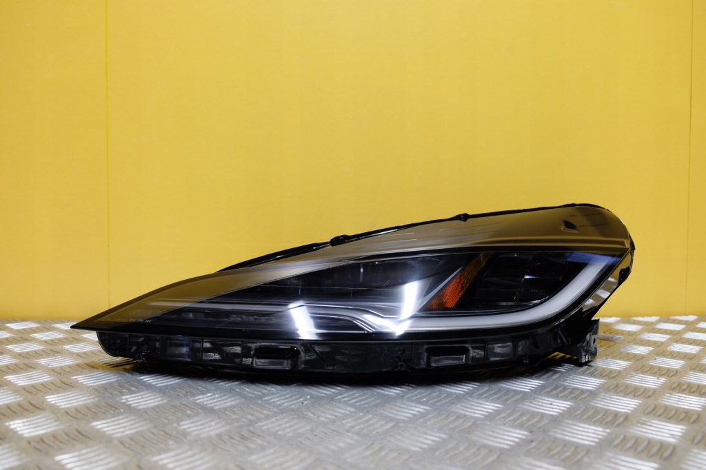 Купить Tesla model 3 highland рестайлинг  2023 2024- фара фара full led l америка