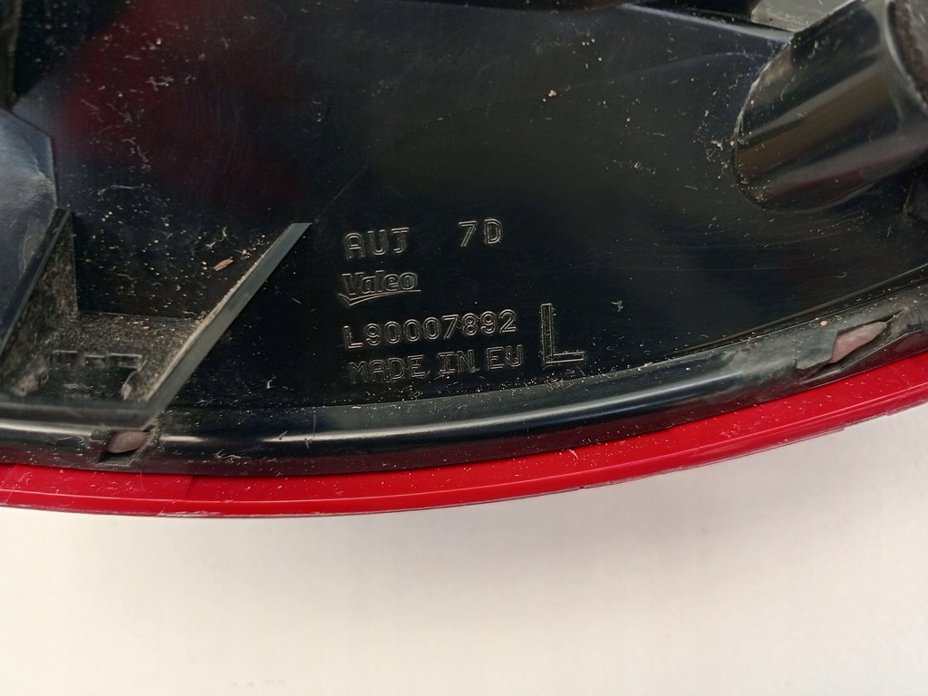 фото №14, Volvo xc60 1 i 2008- лампа задняя левая левый задняя 31323034