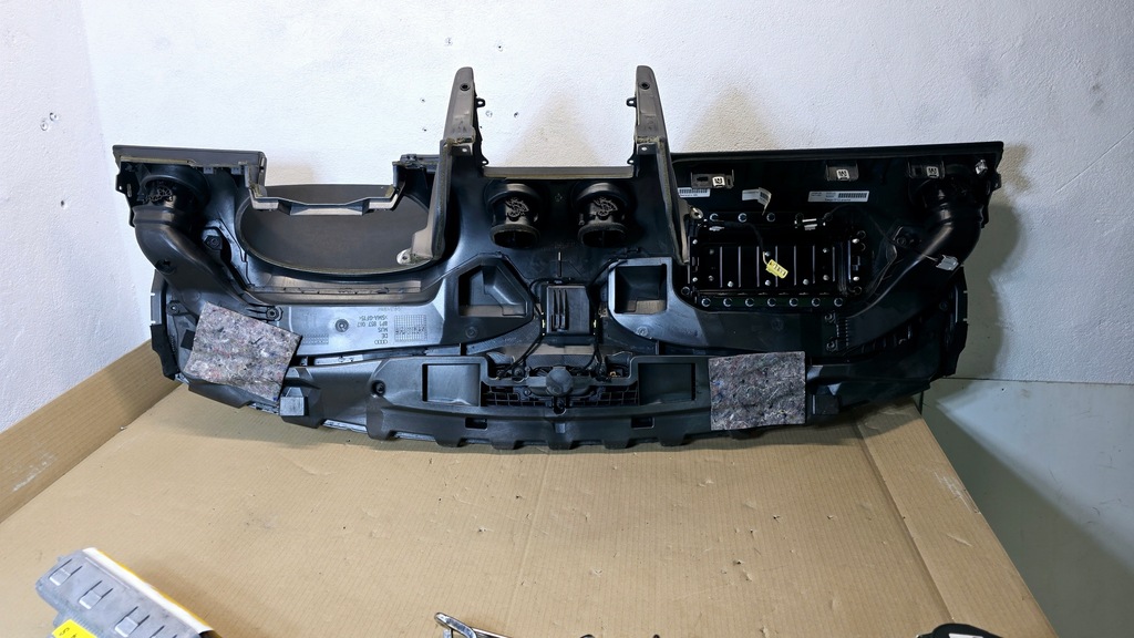 фото №16, Панель приладів приладова панель приладів подушка безпеки ремені audi a3 8p lift europa