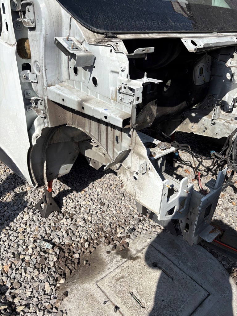 фото №1, Лонжерон правая передняя четверть renault trafic 3 iii vivaro b 1.6 14-dv369