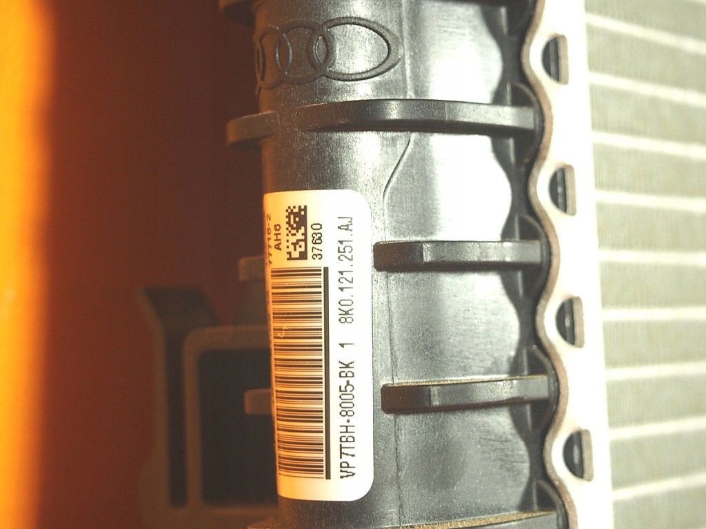 Audi a5 8t 16km радиатор воды штифты крепёжные 8k0121251aj Недорого