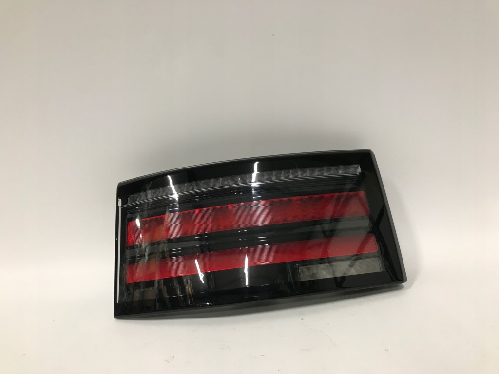 фото №1, Land rover discovery v lift 21- лампа задняя левая внутренняя dynamic eu