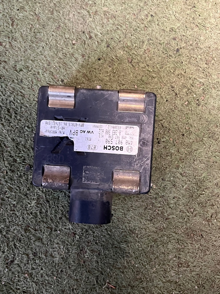 фото №1, Audi a4 8w q7 асистент перемикання поперечина 4m0907590