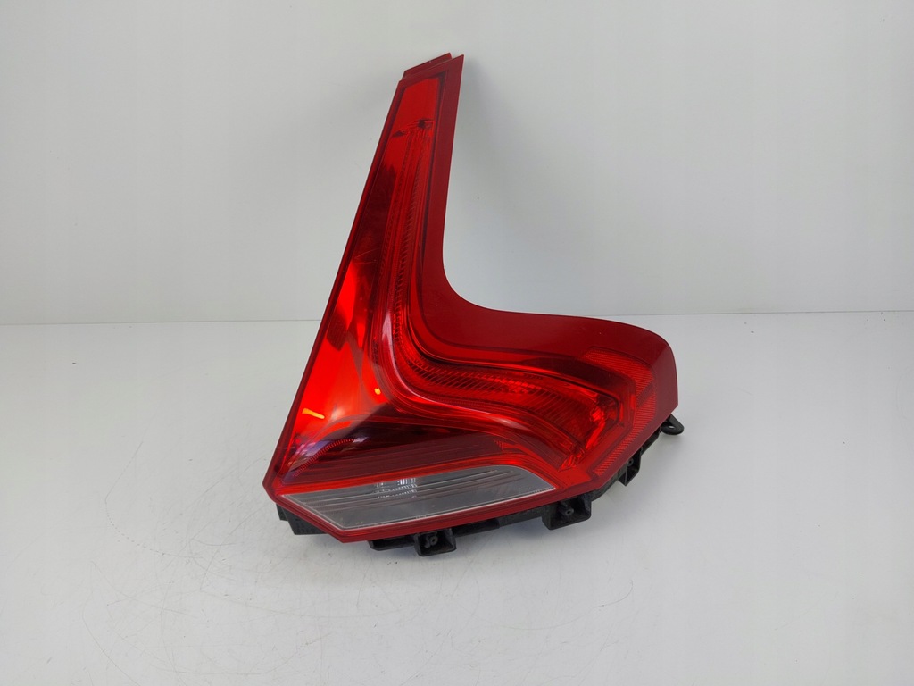 фото №1, Лампа правый задняя 31395845 volvo v40 ii