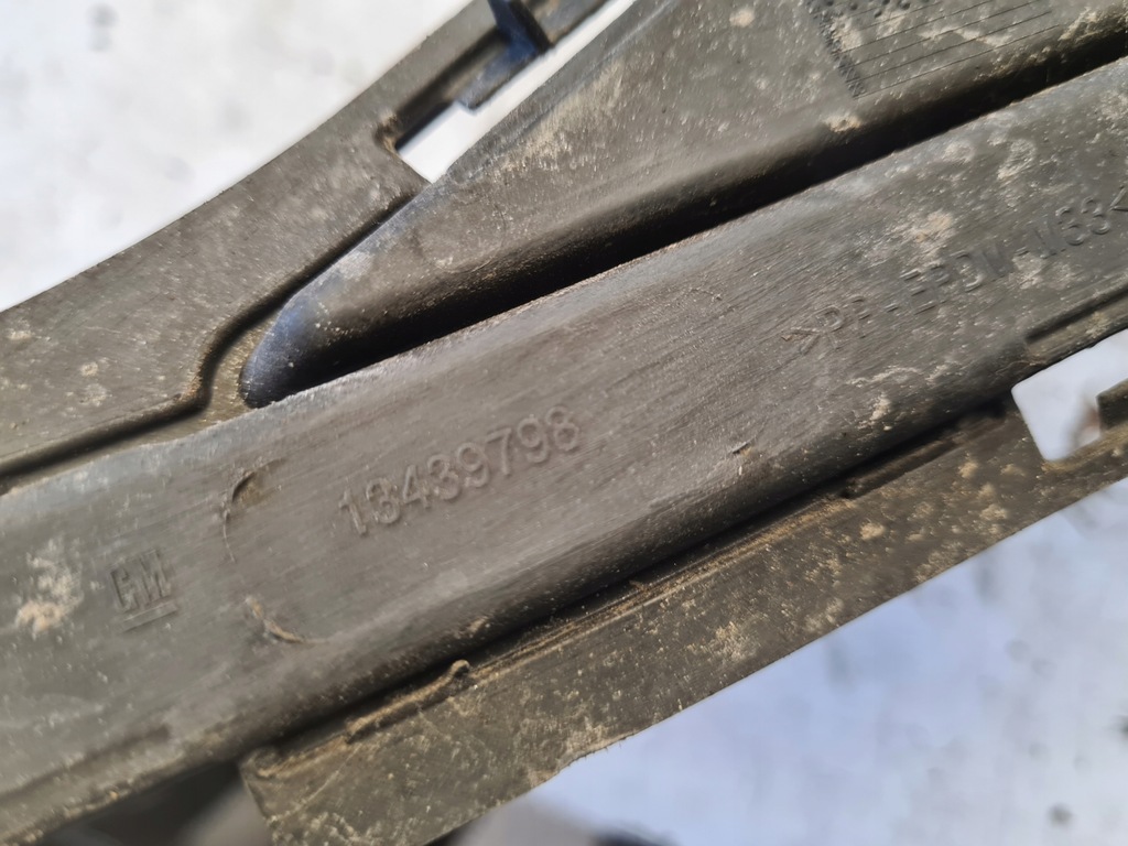 фото №8, Opel astra k 5 середня решітка бампера перед na датчики pdc 13439798