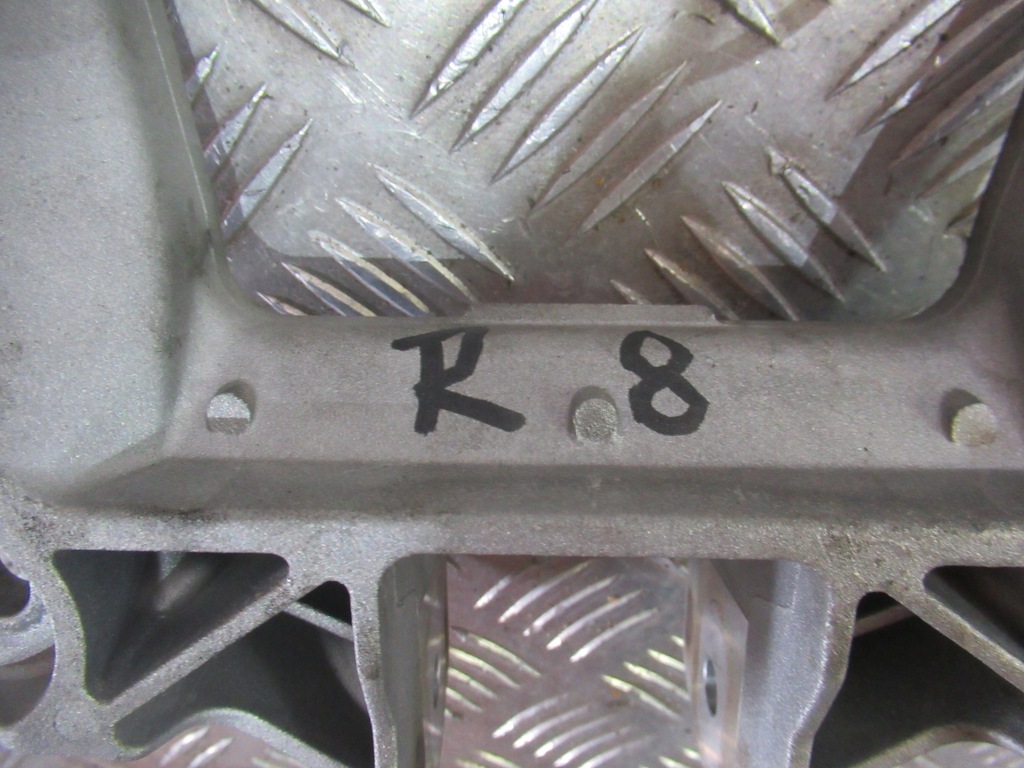 фото №4, Audi r8 spyder кронштейн кронштейн 420599288