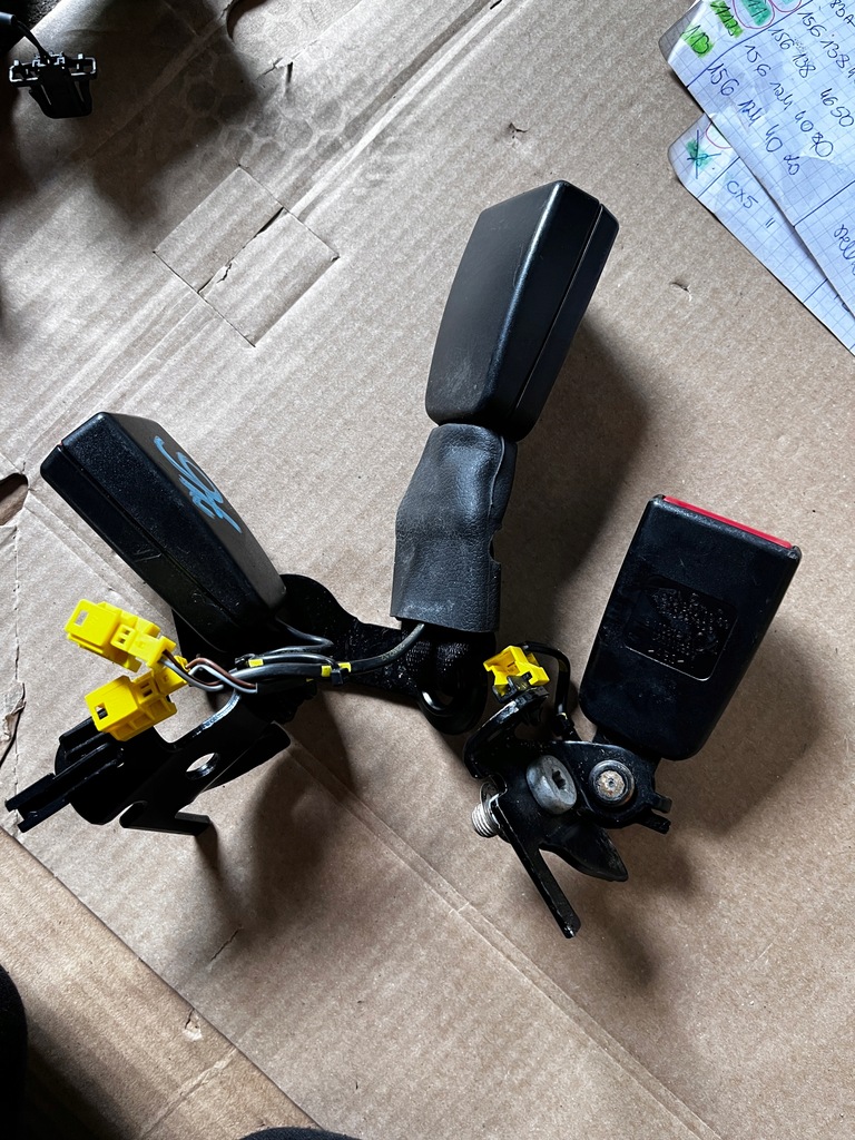 фото №1, 76 mercedes w212 клипса поперечина безопасности пряжка 2128600469