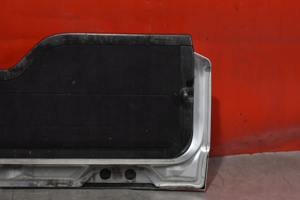 фото №12, Крышка багажника багажника задняя задняя нижняя часть серебристая land rover discovery 3 iii