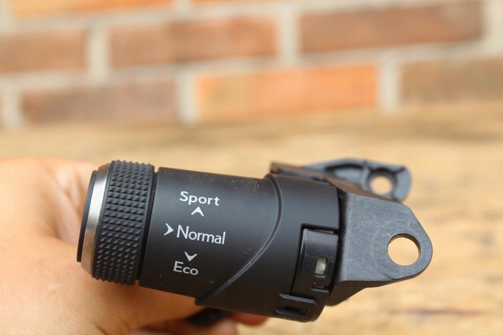 фото №3, Перемикач блокування міст lexus ux 2021