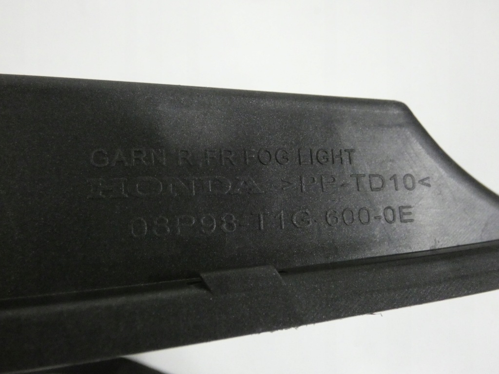 Решётка бампера правый  honda crv areo 616. Недорого