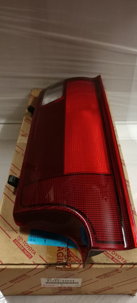 фото №1, Лампа левый задняя toyota previa 81560-95d08