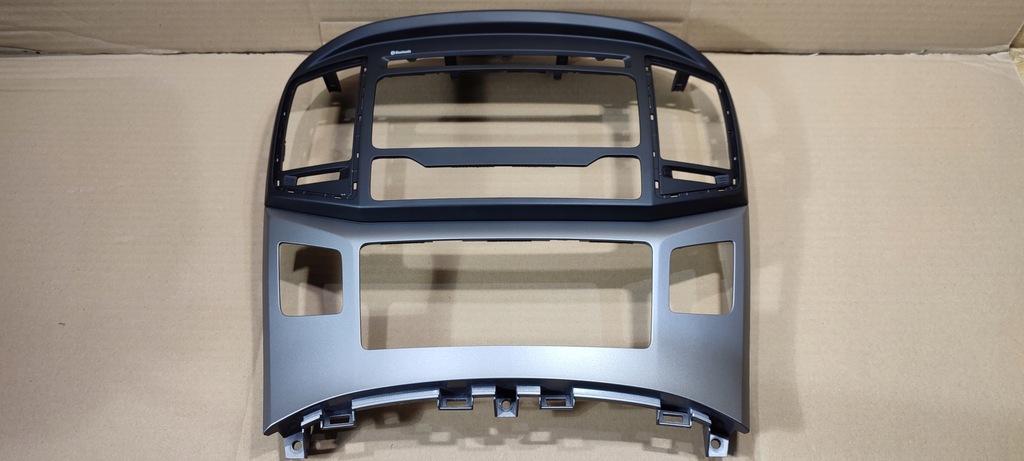 фото №1, Hyundai h1 решітка обдув середня рамка радіо