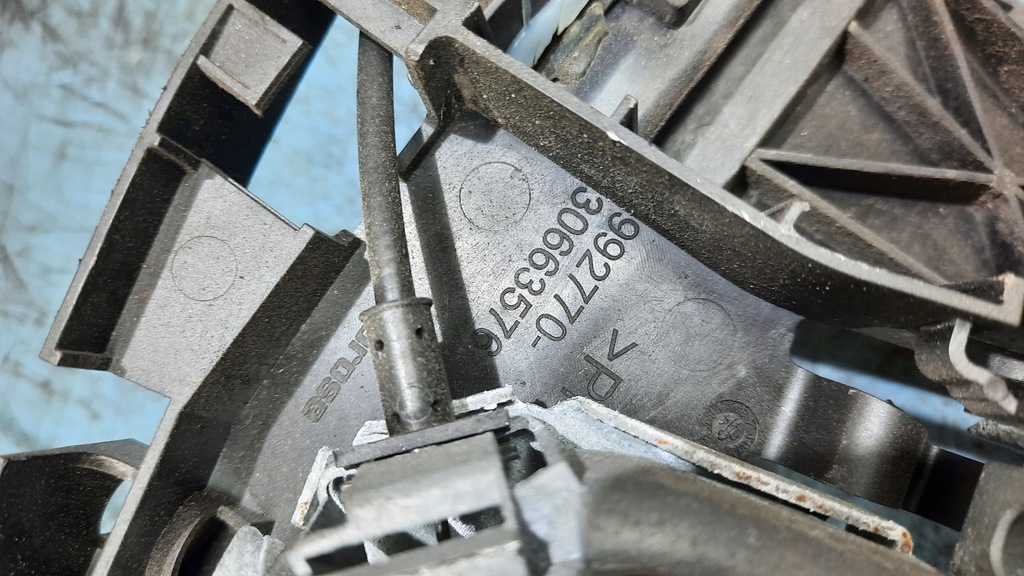 фото №7, Кронштейн основа ручка ліва 30663576 volvo v50