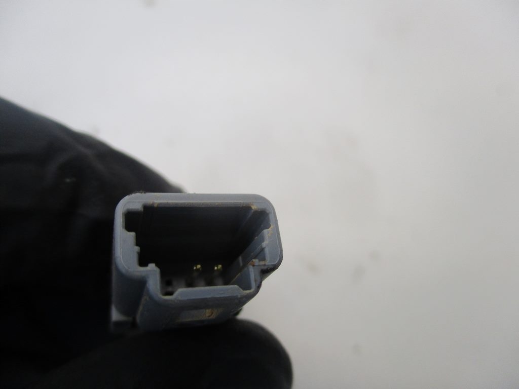 фото №4, Клипса поперечина правый перед renault scenic iv