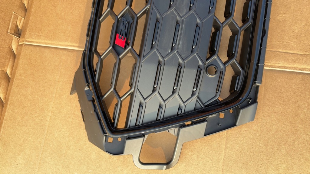 фото №4, Решётка радиатора audi s4 b9 lift 8w0