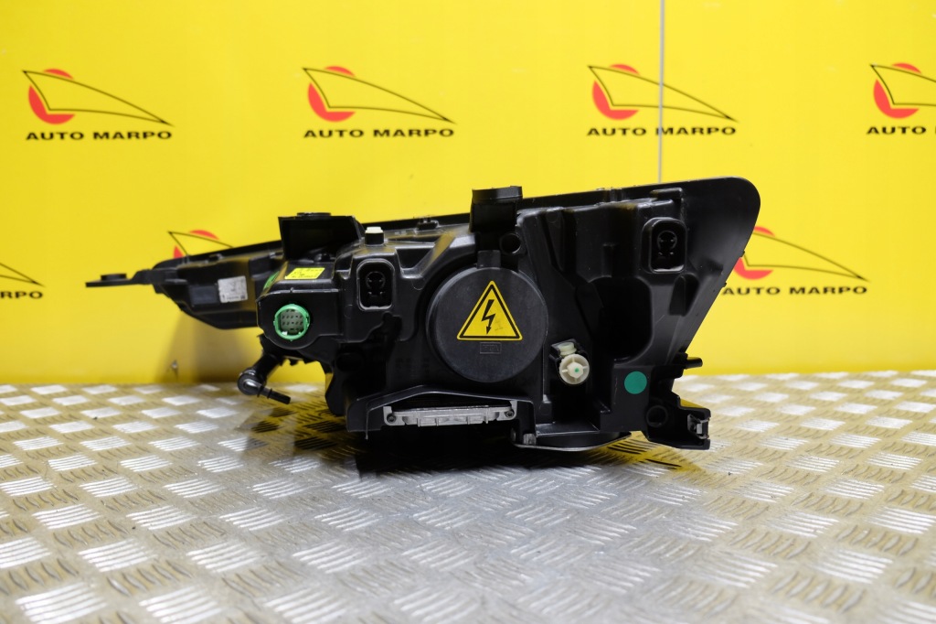 Maserati levante m161 2017- фара фара ксенон led + омивач r америка Оригінал