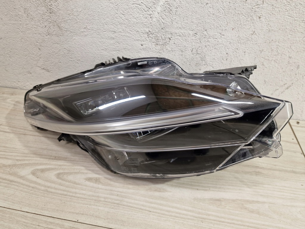 фото №1, Ferrari roma лампа права перед 904370