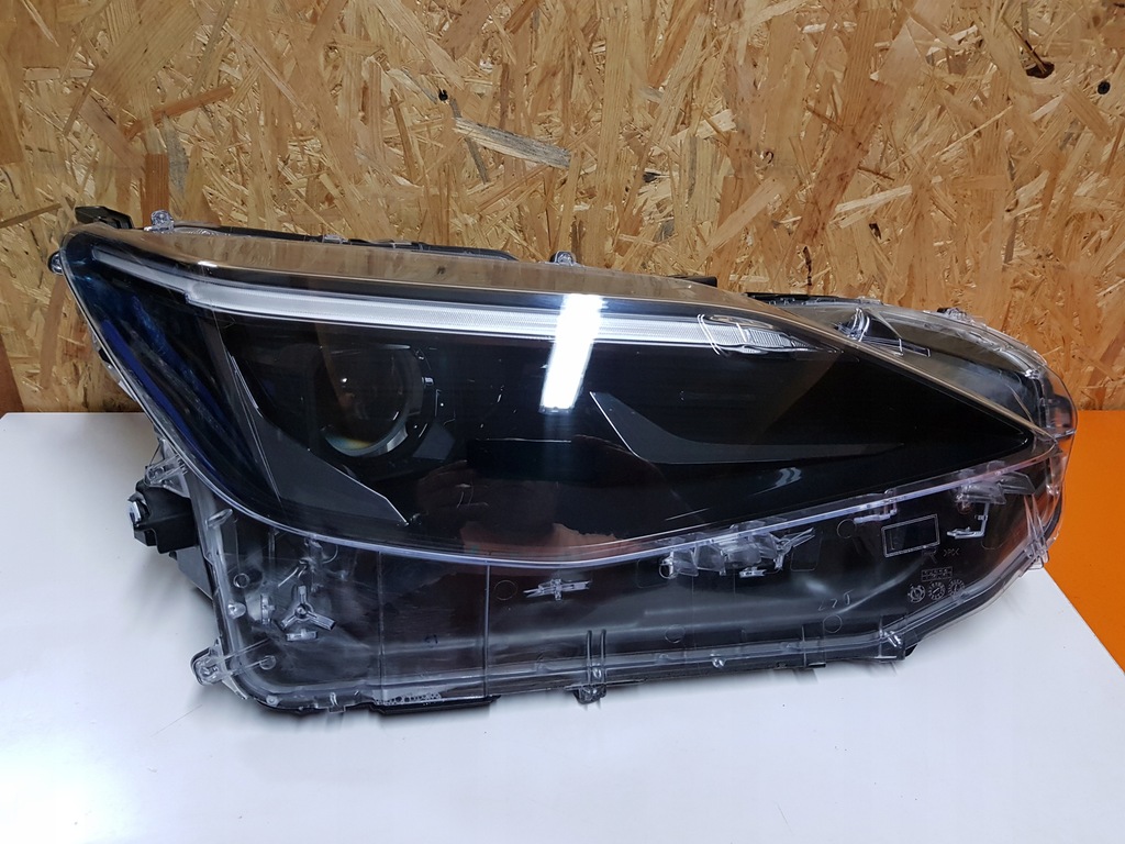 фото №1, Лампа правая правый перед передняя r toyota yaris cross 22 23 24 led 0d-310