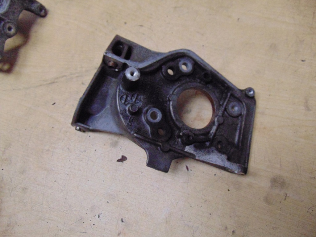 фото №5, Кронштейн основание насоса впрыска mazda 5 ii cw 2010- 1.6 hdi 8v 9684778280