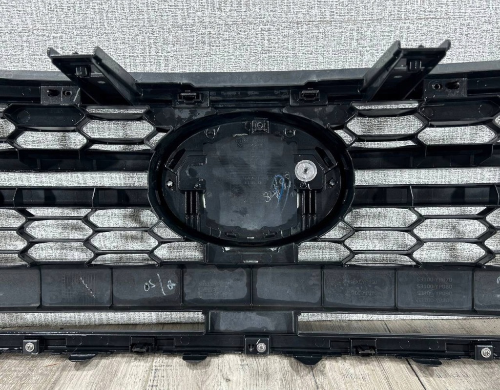 фото №12, Toyota hilux viii lift 2017-2020 решітка радіатора решітка радіатора бампер перед 53111-yp100